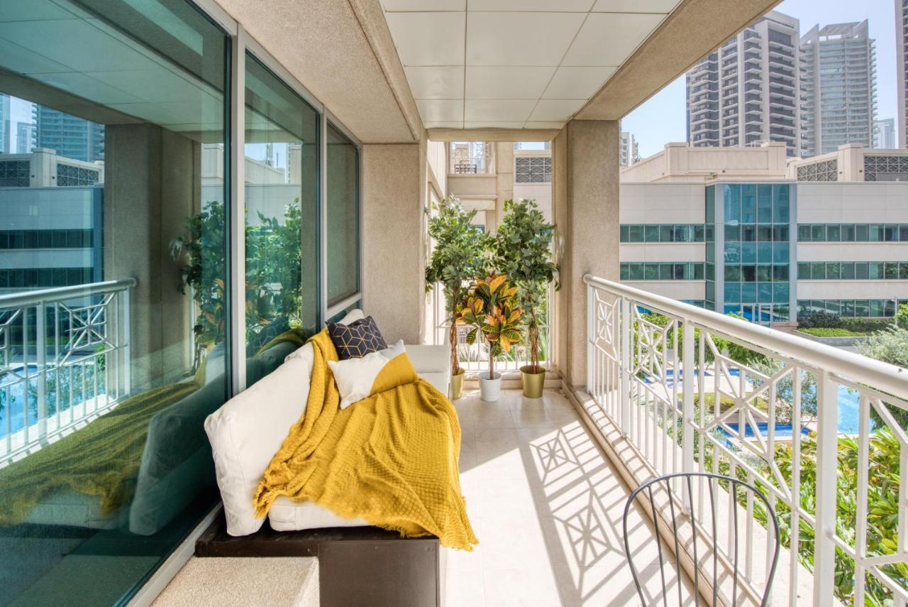 Maison Privee - Radiant Urban Retreat With Iconic Burj Khalifa Vws Дубай Екстер'єр фото