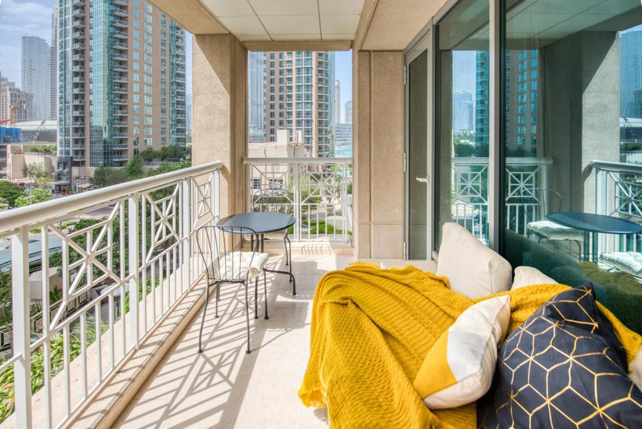 Maison Privee - Radiant Urban Retreat With Iconic Burj Khalifa Vws Дубай Екстер'єр фото