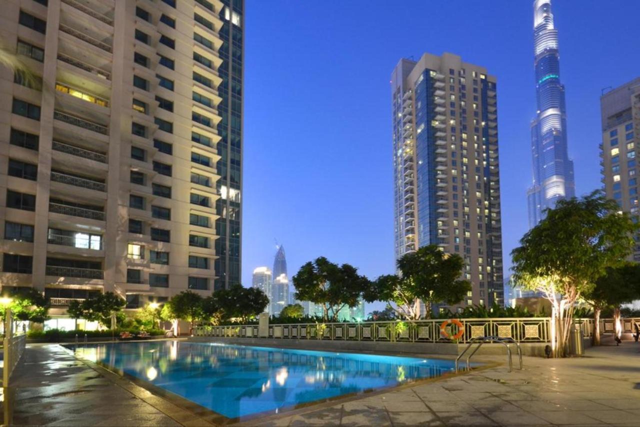 Maison Privee - Radiant Urban Retreat With Iconic Burj Khalifa Vws Дубай Екстер'єр фото