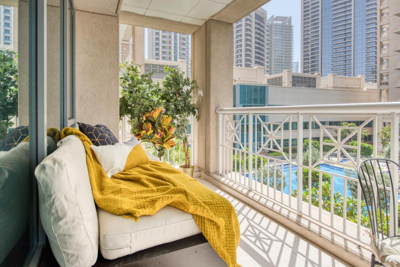 Maison Privee - Radiant Urban Retreat With Iconic Burj Khalifa Vws Дубай Екстер'єр фото